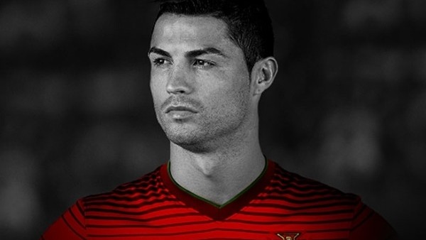 Ronaldo tenis topuyla şov yaptı