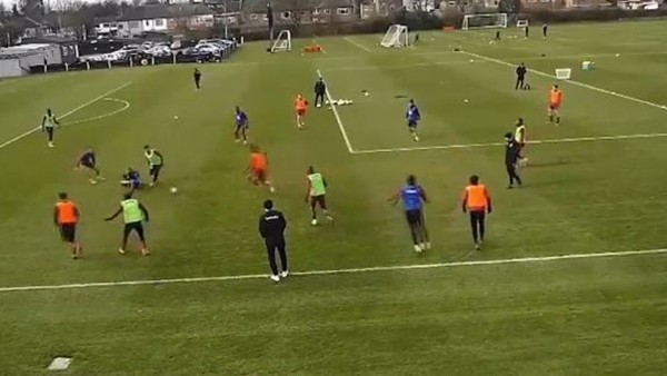 Lanzini antrenmanda coştu! Bacak arası...