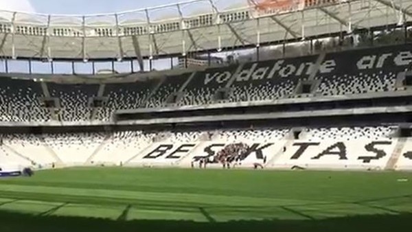Beşiktaş taraftarlarından Vodafone Arena'da ilk tezahürat!