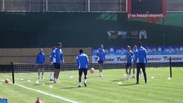 Antalyasporlu futbolcular ayak tenisi oynadı