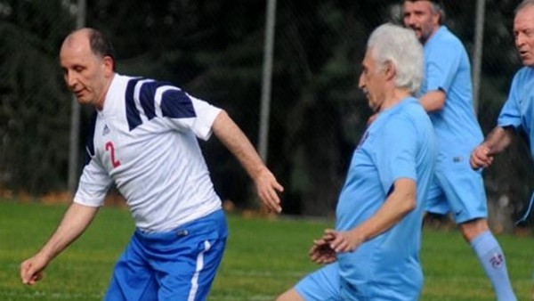 Muharrem Usta Ve Hami Mandıralı Futbol Oynadı