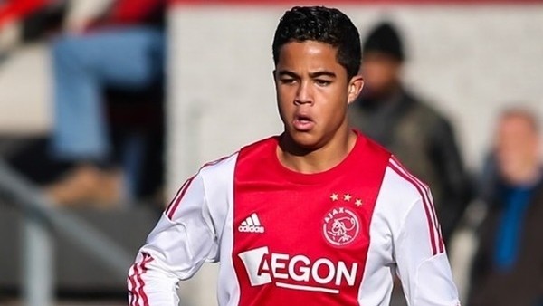 Kluivert'tan Muhteşem Çalım!