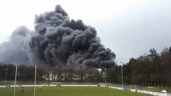 Almanya'da Çıkan Yangın Maçı Durdurdu