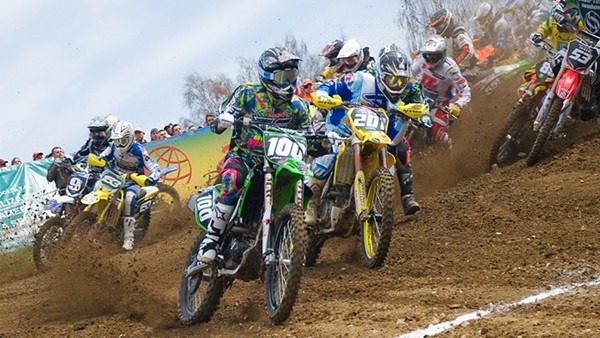 Motokros Yarışında İnanılmaz Kaza Kameralara Böyle Yansıdı