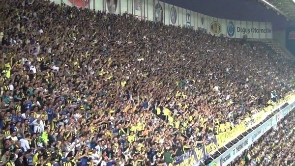 Fenerbahçe taraftarlarından Süleyman Seba'ya küfür