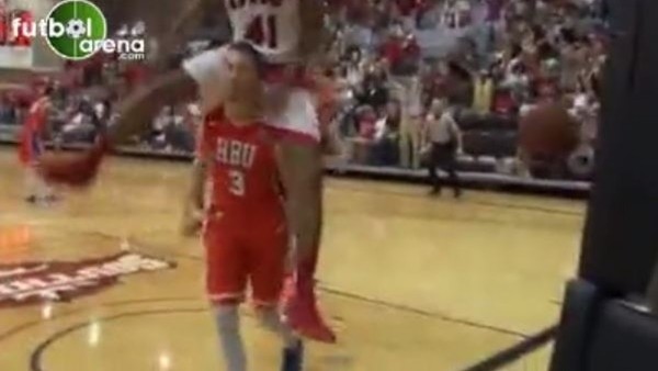 Smacı bastı omuzlarda taşındı