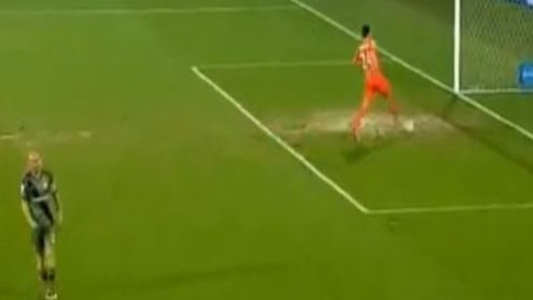 Legia Warszawa Kalecisinden İnanılmaz Hata!