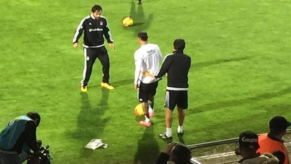 Kadroya alınmayan Quaresma ve Veli  sahada antrenman yaptı