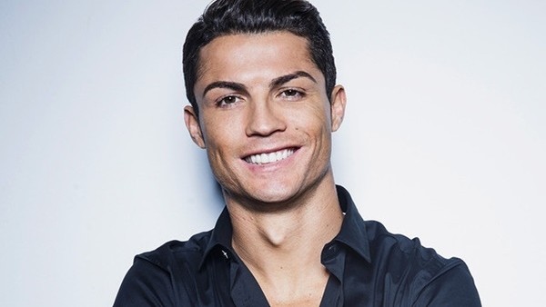 Cristiano Ronaldo'nun Kaş Aldırması Olay Oldu!