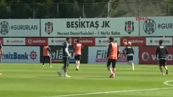 Beşiktaşlı oyunculardan çiftetelli