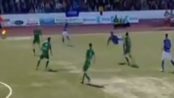 30 metreden röveşata golü attı