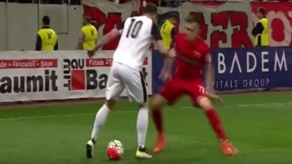 Rakibinin aklını aldı! Enfes çalım...