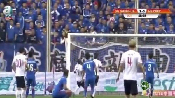 Lavezzi direkleri salladı