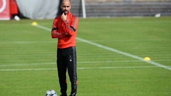 Guardiola çimleri beğenmedi