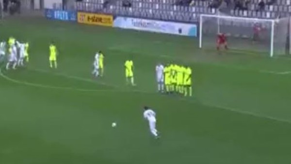 Slovenya'da Atılan Müthiş Frikik Golü