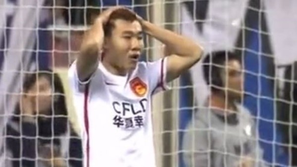 Dong Xuesheng'in kaçırdığı gol pozisyonu