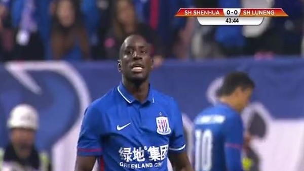 Demba Ba Ne Yaptıysa Olmadı!
