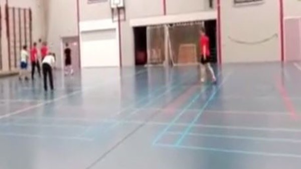 Kornerden kendi kalesine gol attı