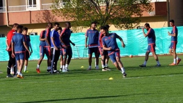 Kayserispor'da Halaylı Antrenman