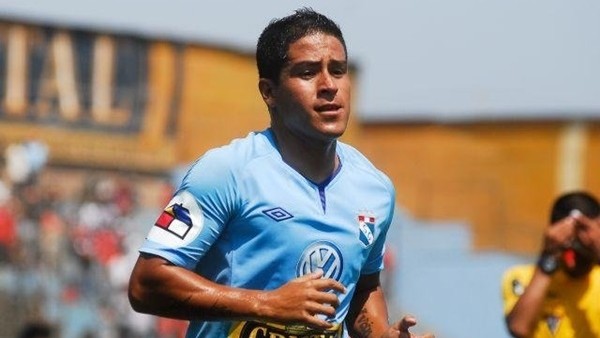 Orta Sahasın Gerisinden Kaleciyi Avladı