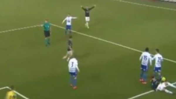 Takım arkadaşıyla tartıştı diye oyundan atıldı