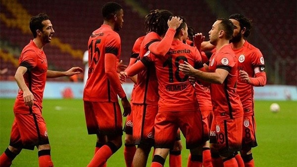 Galatasaray yıldız futbolcularını satacak mı?