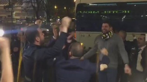 Kaptan Melih Mahmutoğlu Taraftarla Final Four'u Kutladı