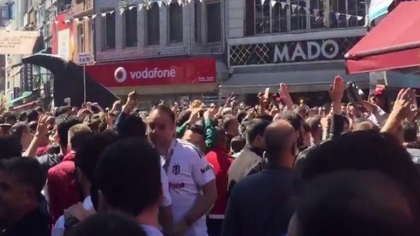 Beşiktaş taraftarlarından; 'Ateşini yolla bana'