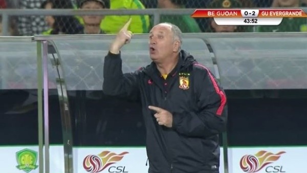 Scolari Yerinde Duramadı