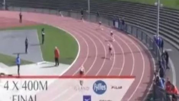 50 metre geriden gelip yarışı kazandı