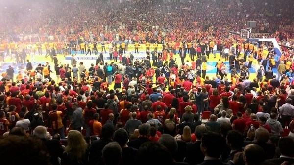 Galatasaray taraftarlarının şampiyonluk coşkusu