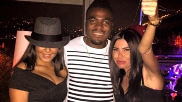 Emenike dansçılara taş çıkardı