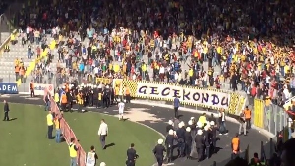 Ankaragücü taraftarı Amedsporlu yöneticileri hastanelik etti