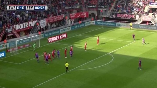 Feyenoord doludizgin yoluna devam ediyor!