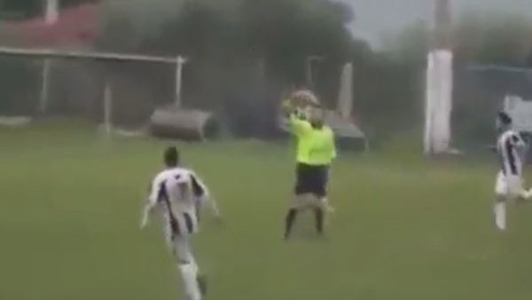 Yunan amatör liginde harika gol