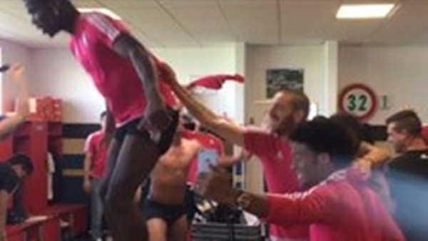 Juventuslu oyuncular şampiyonluk ile coştu