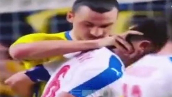 İbrahimovic'ten Sivok'a olay hareket