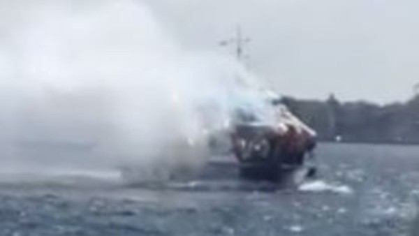 Beşiktaş taraftarları az kalsın vapuru yakıyordu