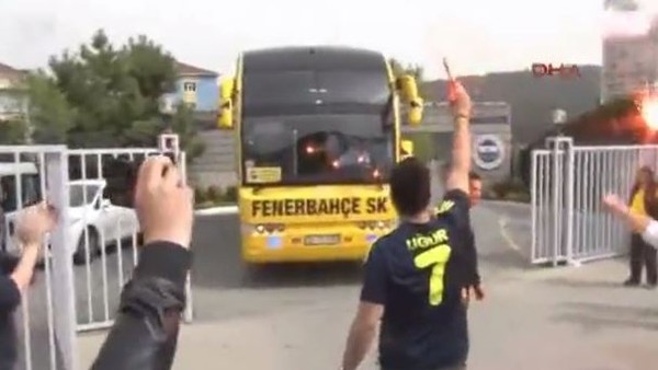 Fenerbahçe'ye maşaleli uğurlama!