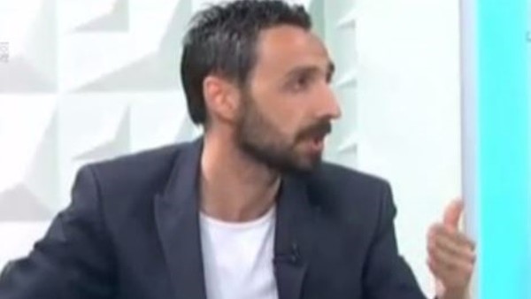 Taraftarlar Canlı Yayında Stüdyoyu Bastı