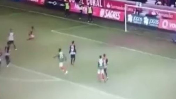 Yılın golüne aday olur!