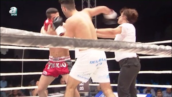 Türk Hakem Kick Boks Maçında Yüzüne Yumruk Yedi