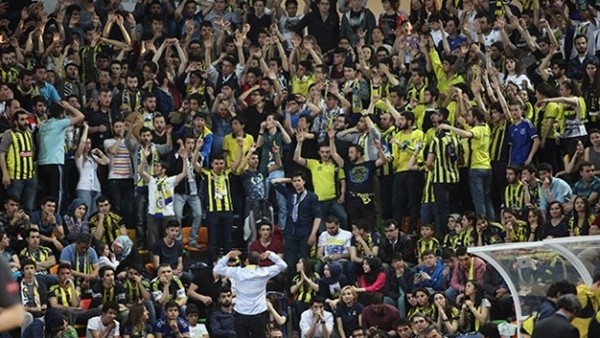 Fenerbahçe taraftarı Madrid'i salladı