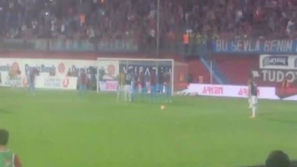 Van Persie'nin golü protesto hazırlığı bozdu