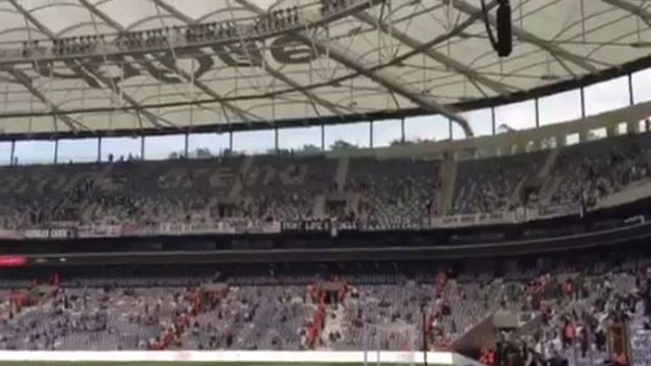 Beşiktaşlı taraftarlar Vodafone Arena tribünlerini doldurmaya başladı