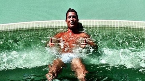 Ronaldo havuzda çalışıyor