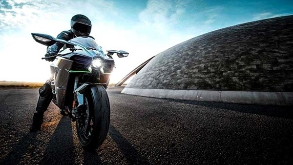 Kenan Sofuoğlu'ndan dünya rekoru