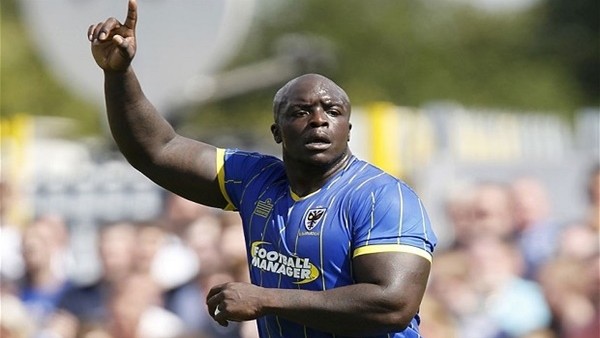 Adebayo Akinfenwa yıktı geçti
