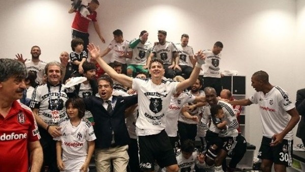 Beşiktaşlı oyuncuların şampiyonluk kutlamaları
