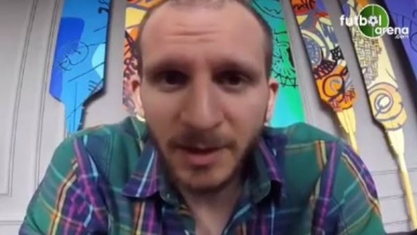 Sinan Güler iki öğrenciye kitap hediye etti